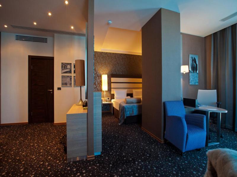 Chirag Plaza Hotel & Business Center