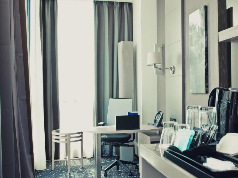 Chirag Plaza Hotel & Business Center