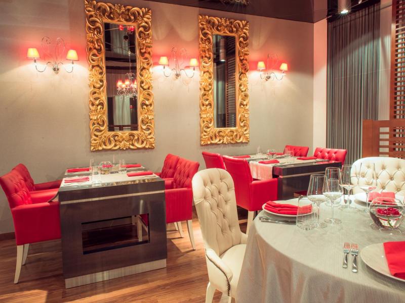 Chirag Plaza Hotel & Business Center