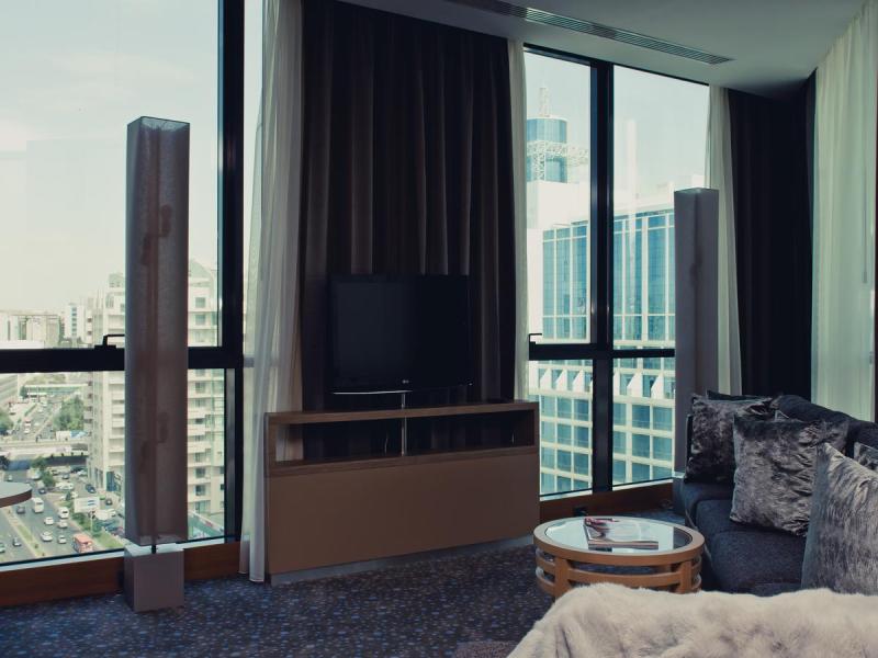 Chirag Plaza Hotel & Business Center