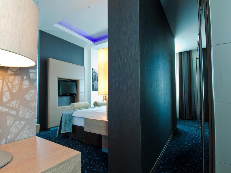 Chirag Plaza Hotel & Business Center