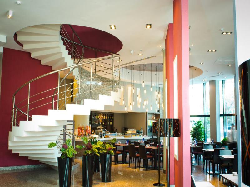 Chirag Plaza Hotel & Business Center