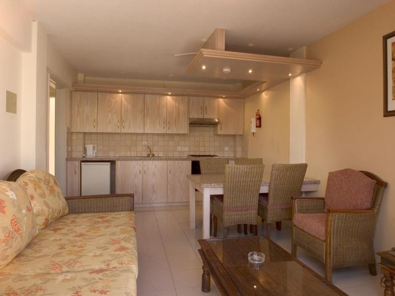 Senator Hotel Apartments