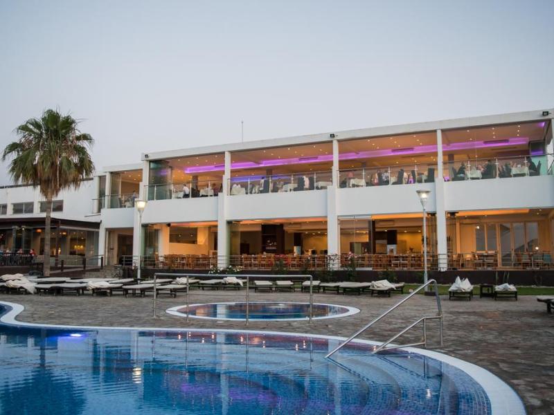 Theo Sunset Bay Hotel