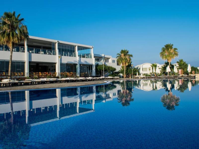 Theo Sunset Bay Hotel