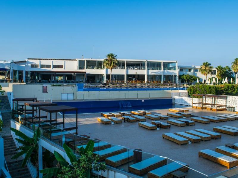 Theo Sunset Bay Hotel