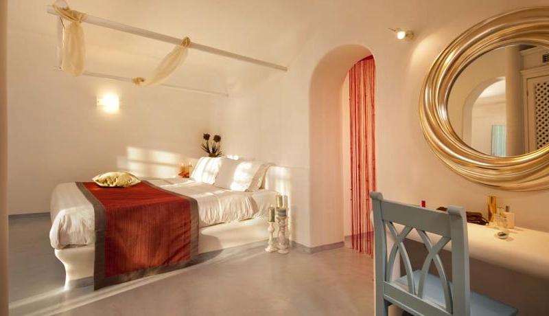 Absolute Bliss Imerovigli Suites