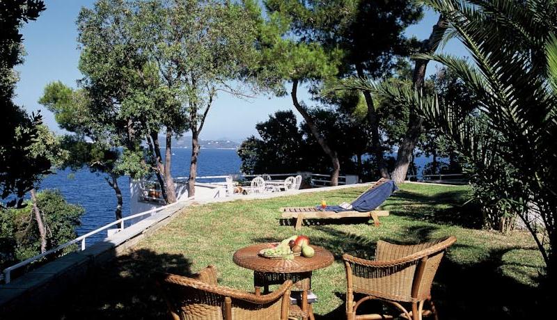Cape Kanapitsa Hotel & Suites