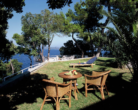 Cape Kanapitsa Hotel & Suites