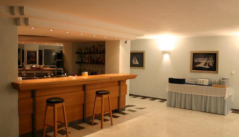 Cape Kanapitsa Hotel & Suites