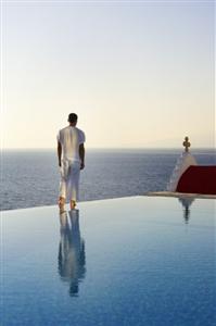 Bill & Coo Suites And Lounge