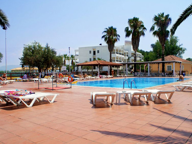 Cavomarina Beach Hotel