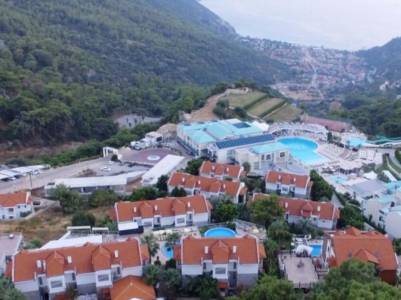 Golden Life Heights Deluxe Suite