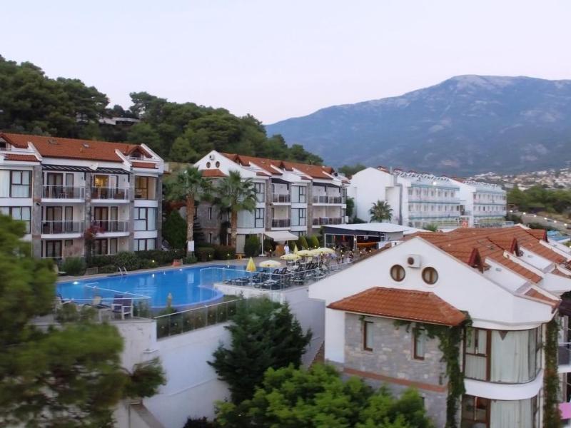 Golden Life Heights Deluxe Suite