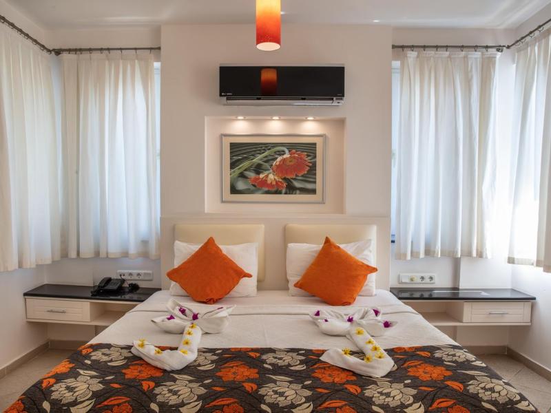 Golden Life Heights Deluxe Suite