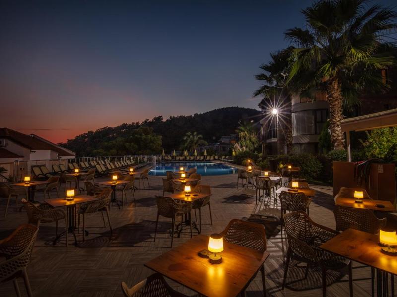 Golden Life Heights Deluxe Suite