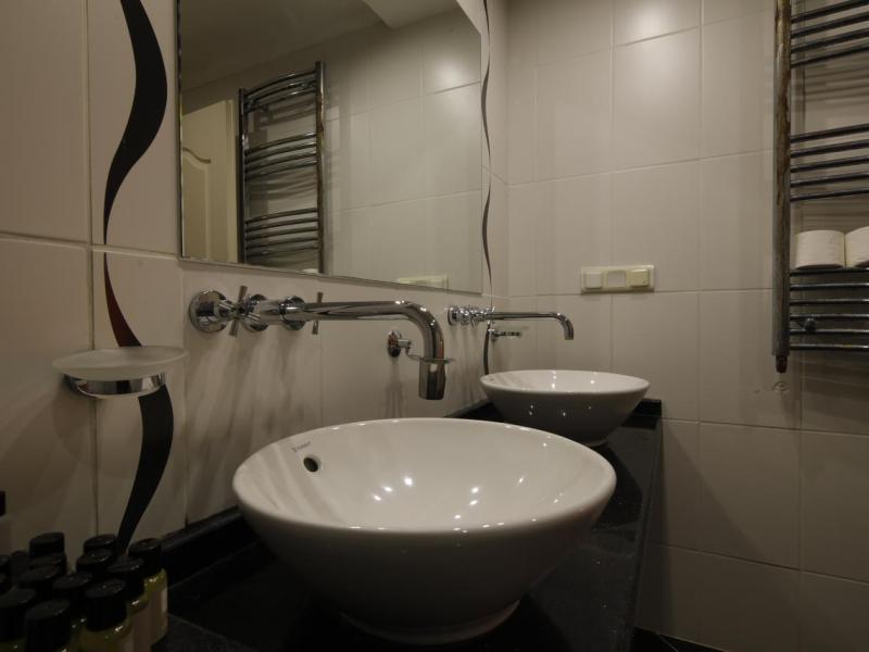 Golden Life Heights Deluxe Suite