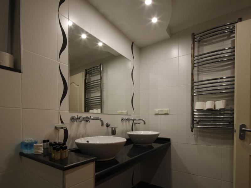 Golden Life Heights Deluxe Suite