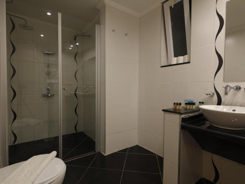 Golden Life Heights Deluxe Suite