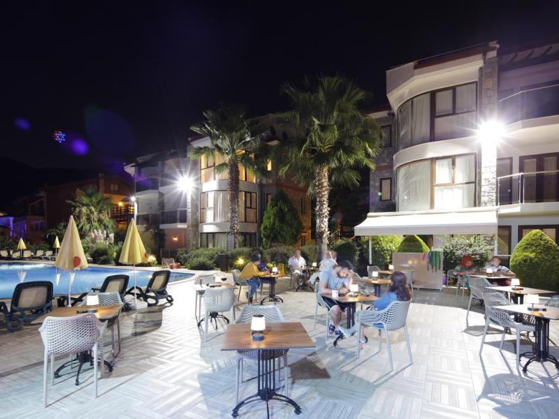 Golden Life Heights Deluxe Suite