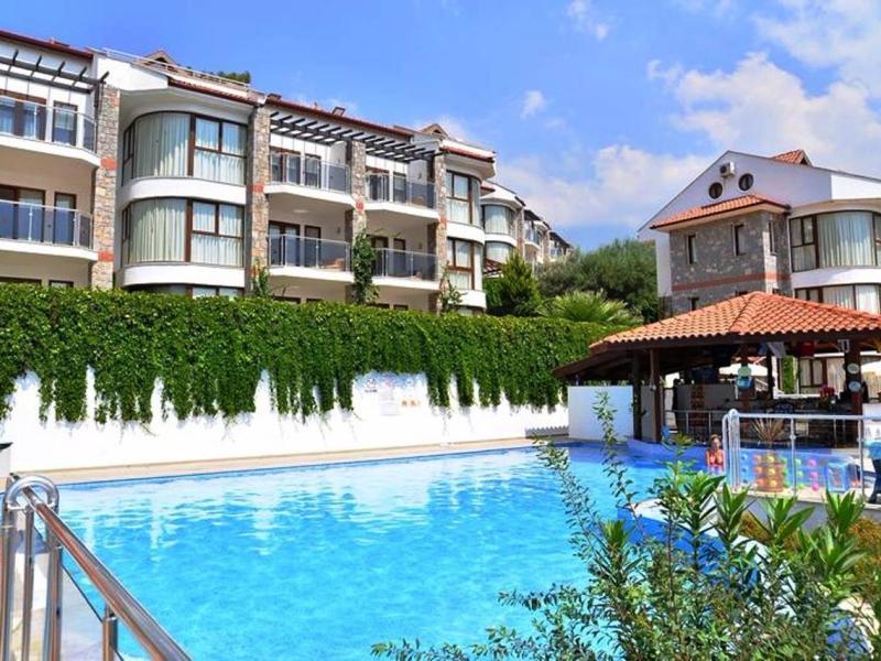 Golden Life Heights Deluxe Suite