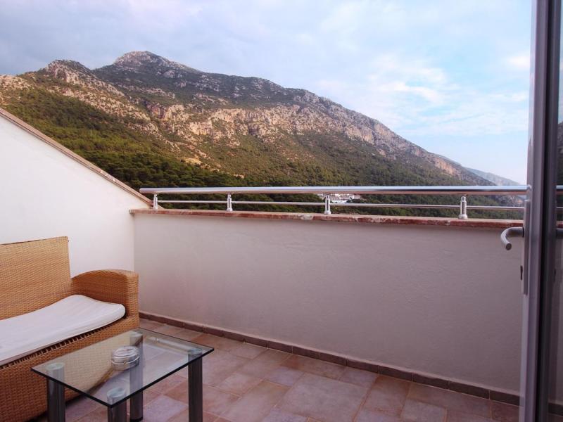 Golden Life Heights Deluxe Suite