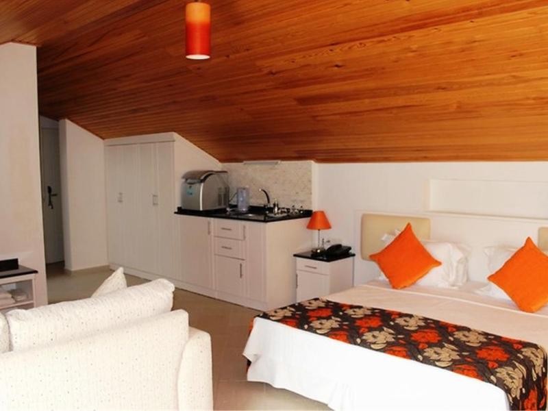 Golden Life Heights Deluxe Suite