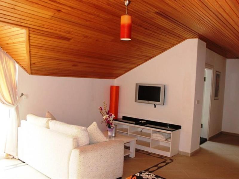 Golden Life Heights Deluxe Suite