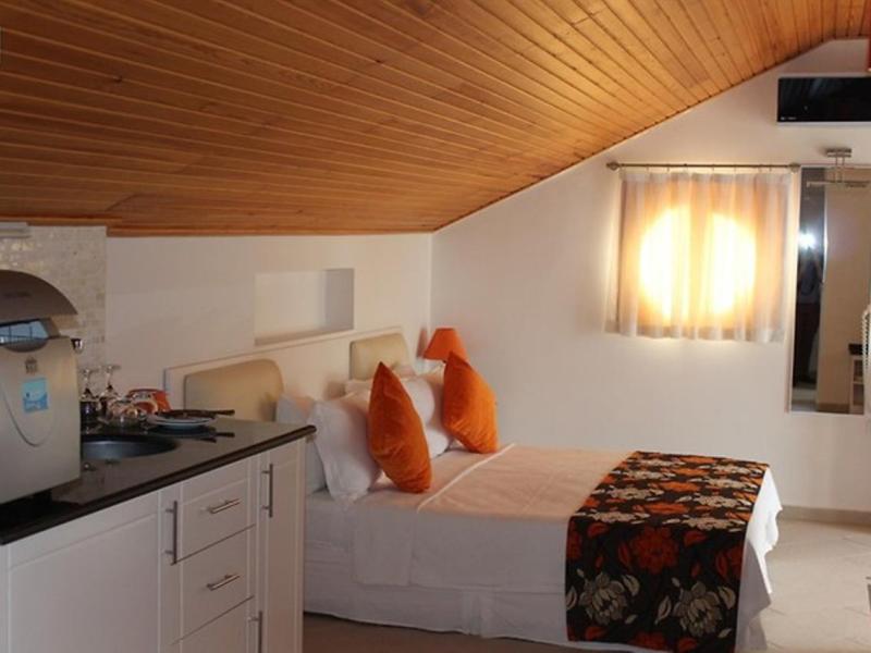 Golden Life Heights Deluxe Suite