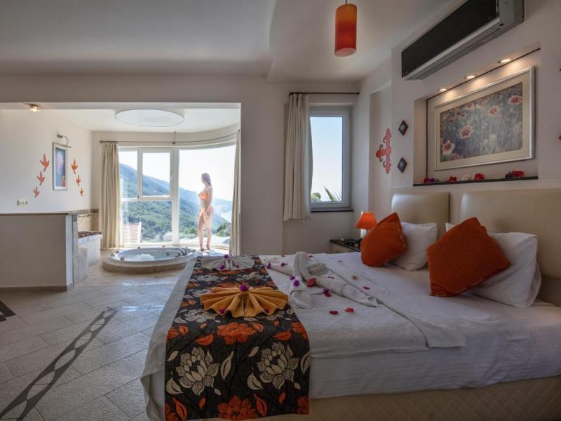 Golden Life Heights Deluxe Suite