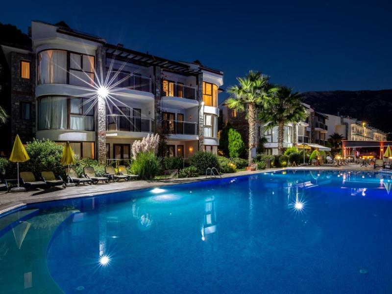 Golden Life Heights Deluxe Suite