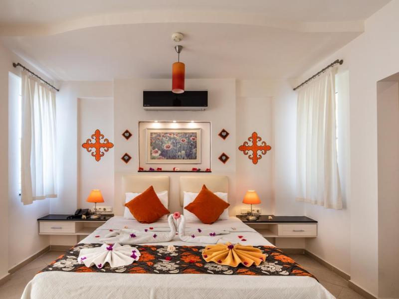 Golden Life Heights Deluxe Suite