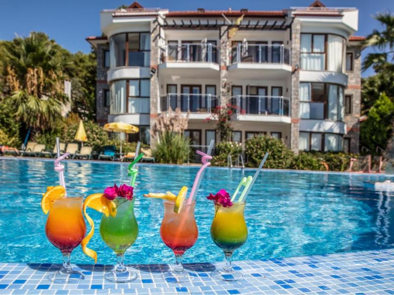 Golden Life Heights Deluxe Suite