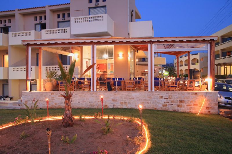 Esperia Beach Apartments & Suites