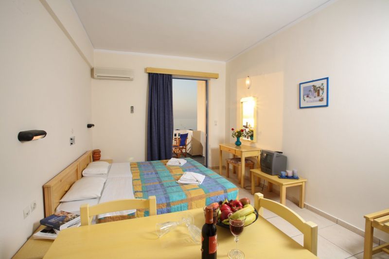 Esperia Beach Apartments & Suites