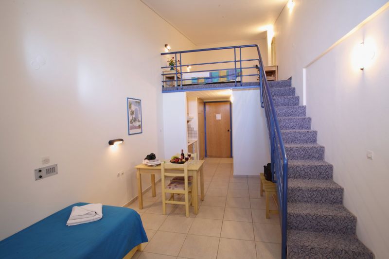 Esperia Beach Apartments & Suites