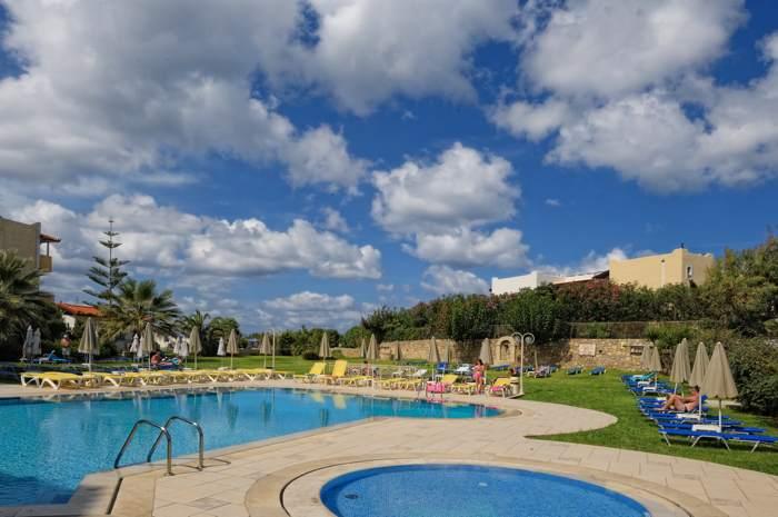 Pela Sofia Apartments