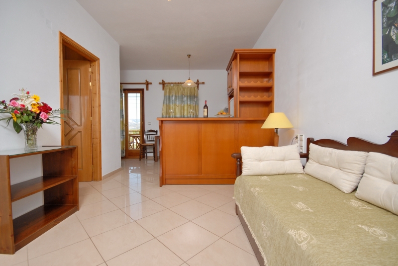 Birikos Studios & Apartments
