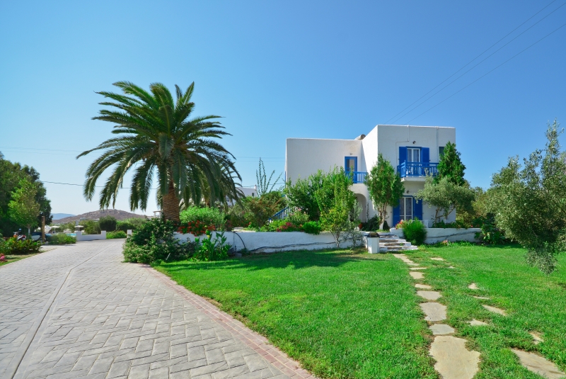 Birikos Studios & Apartments