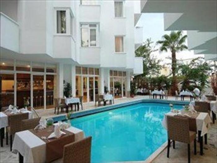 White Boutique Hotel