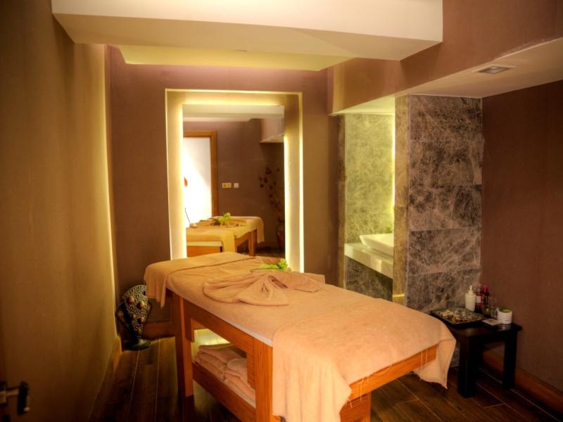 Le Bleu Hotel & Resort