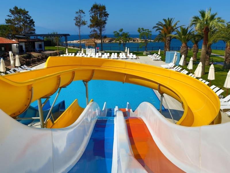 Le Bleu Hotel & Resort