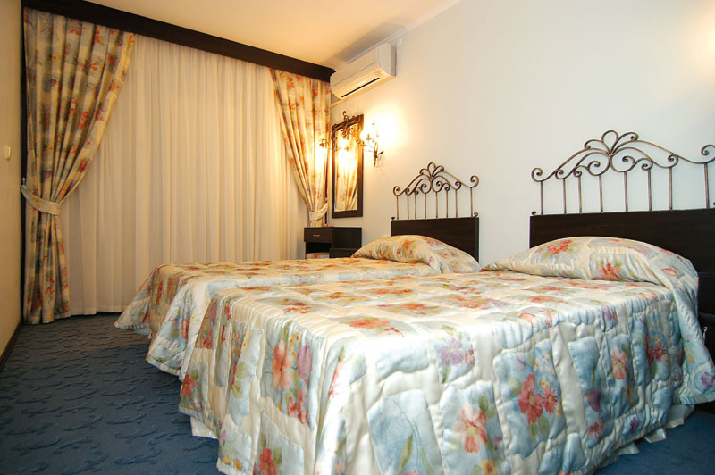 Santa Family Club Hotel