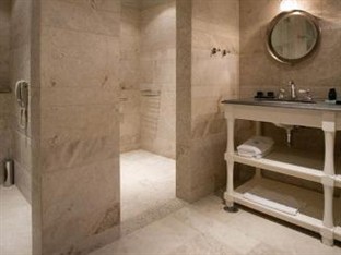 Kinsterna Hotel & Spa