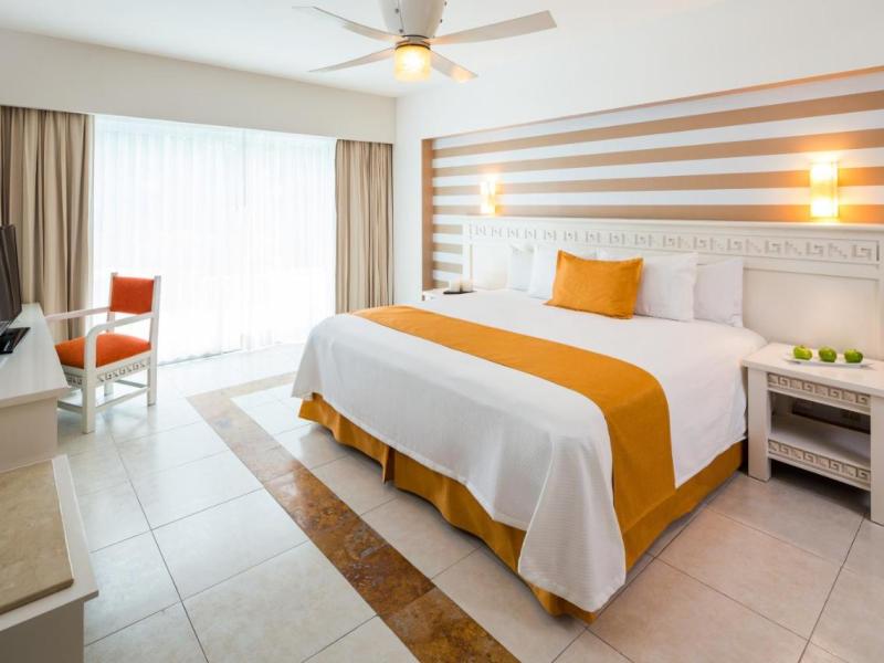 Blue Bay Grand Esmeralda