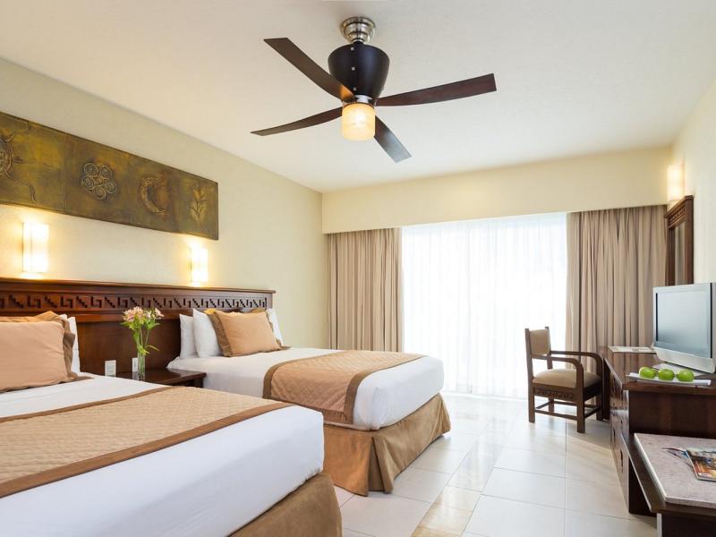 Blue Bay Grand Esmeralda