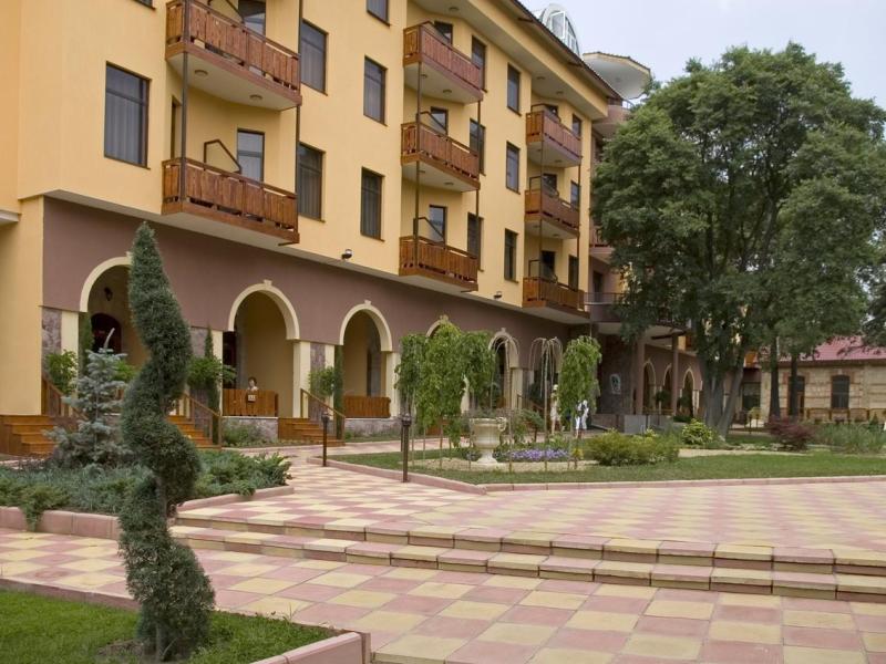 Estreya Palace