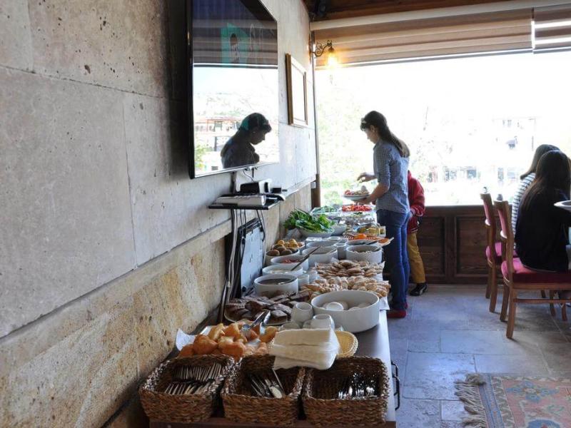 Blue Moon Cave Hotel