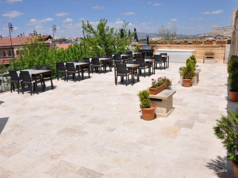 Blue Moon Cave Hotel