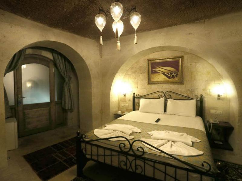 Blue Moon Cave Hotel